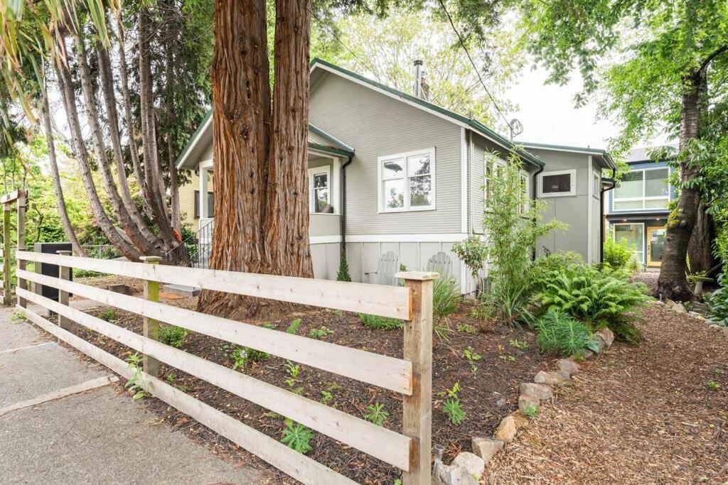 Modern, New & Industrial In Georgetown Villa Seattle Exterior photo